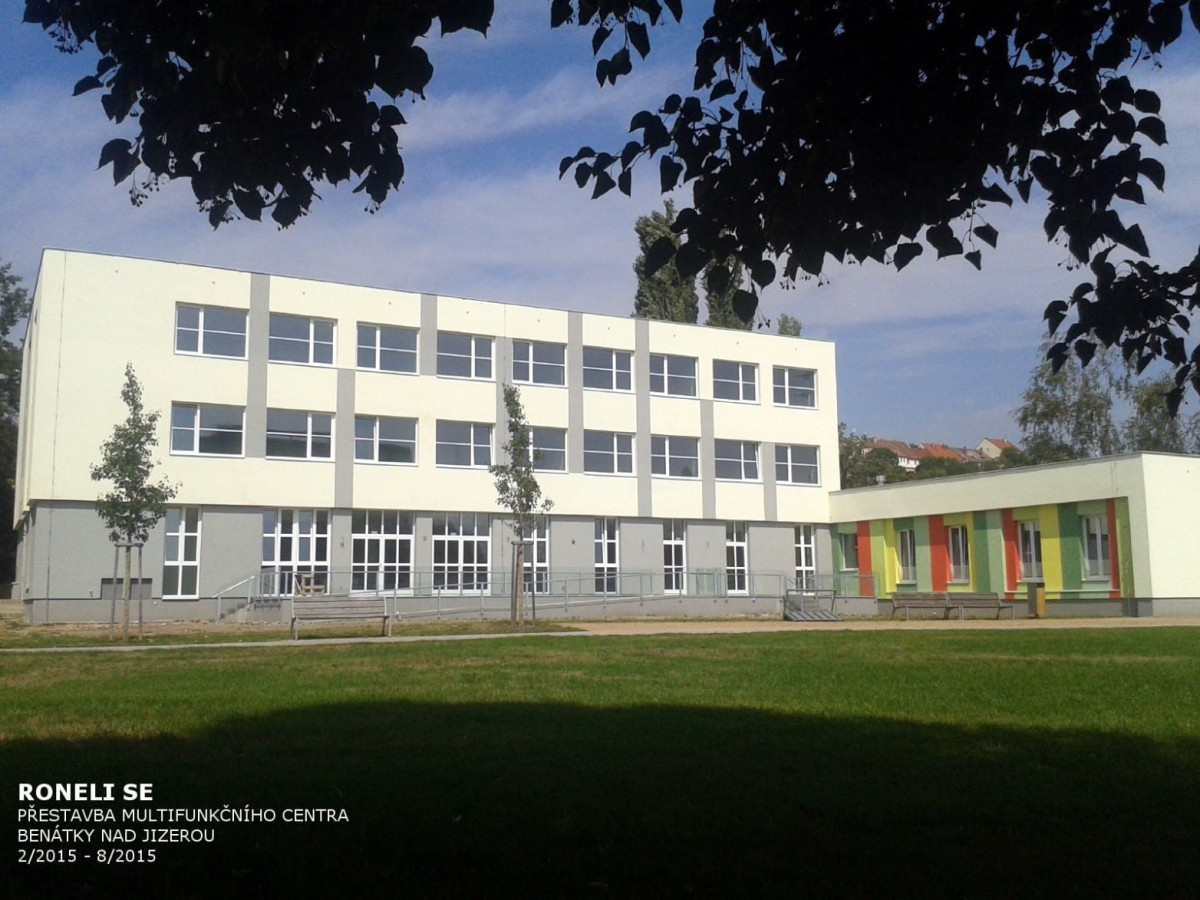 Reconstruction of a multi-purpose centre on the first and second floors