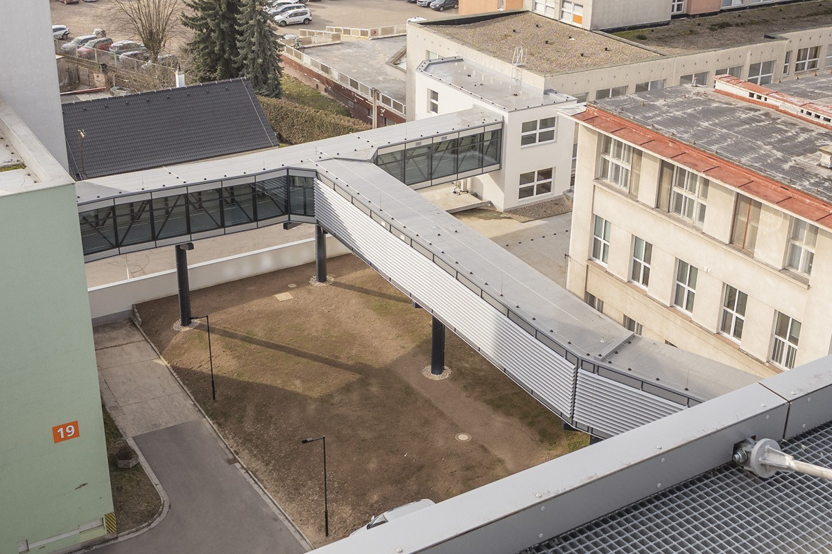 NADZEMNÍ KORIDOR v areálu Pardubické nemocnice – dokončení